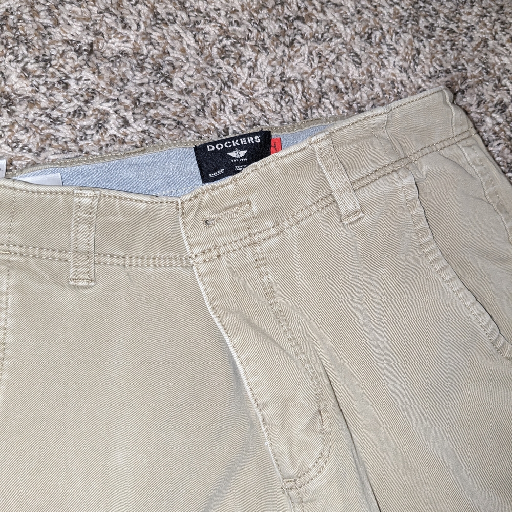 Dockers Men's Khaki Chino